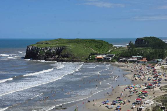 Praia da Cal, em Torres, litoral norte do Rio Grande do Sul